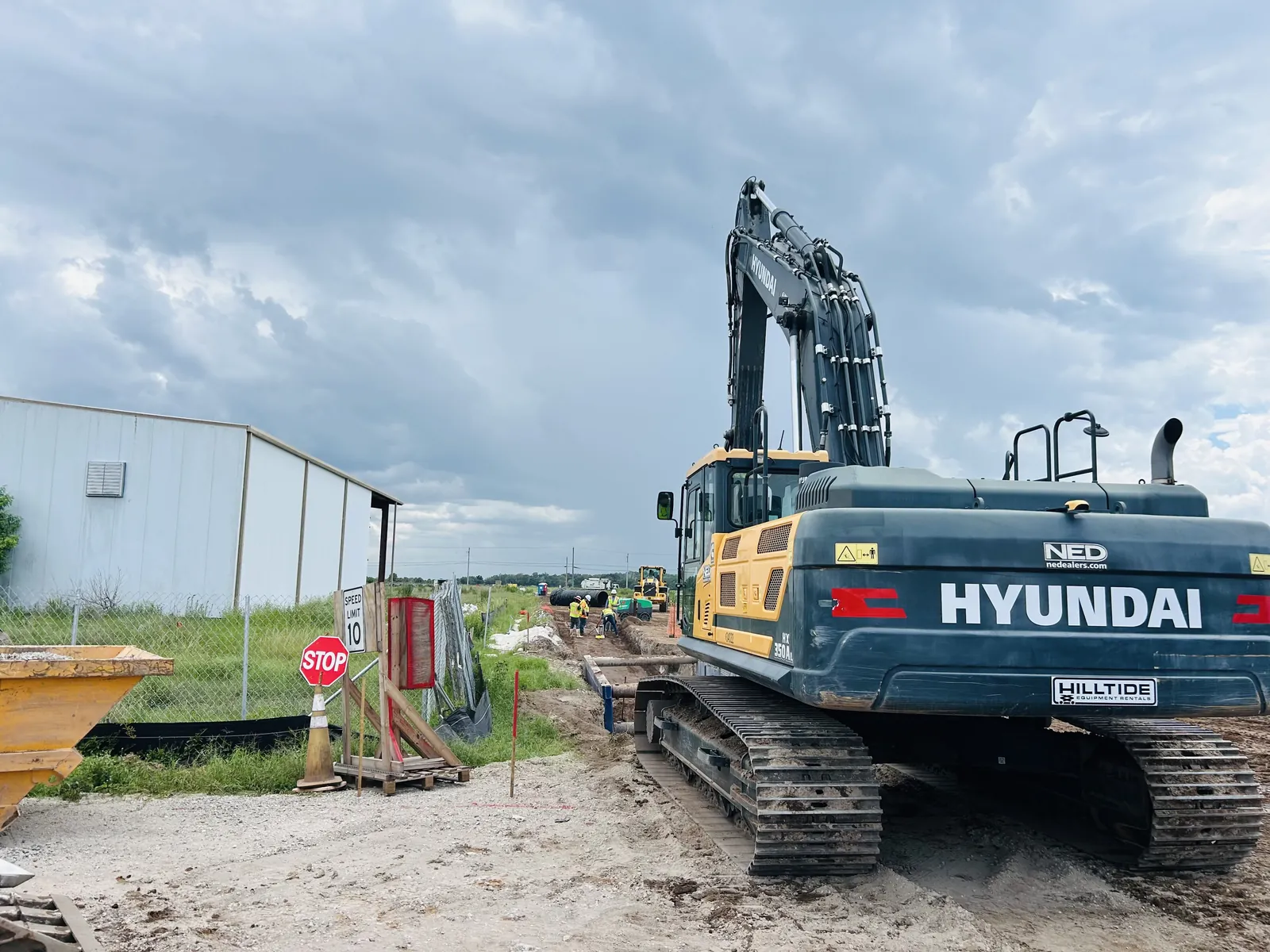 Hyundai HX350A excavator on utility pipeline job